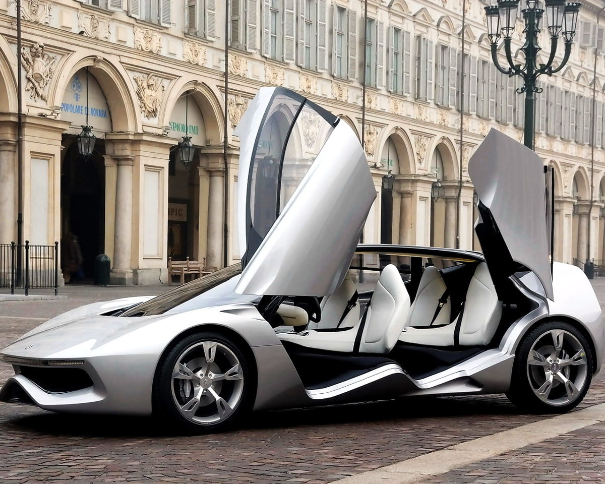 Samochód w pobliżu budynku : darmowe tapeta na komputer